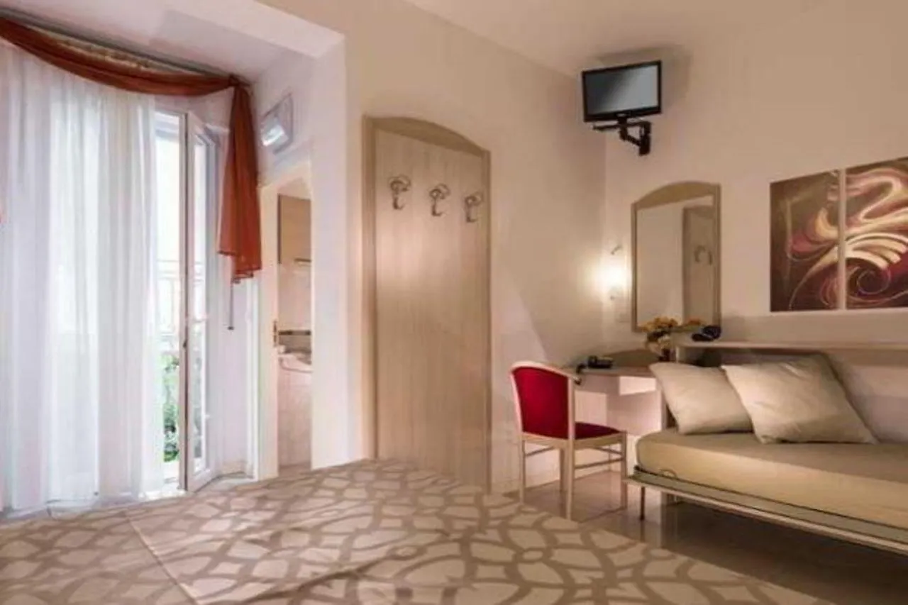 רימיני Hotel Ada