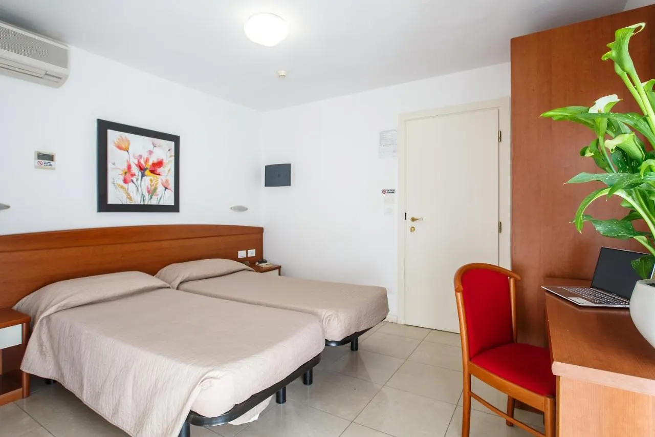 רימיני Hotel Ada